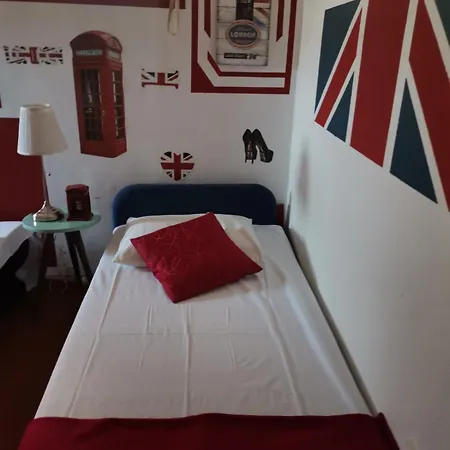 London Apartment *