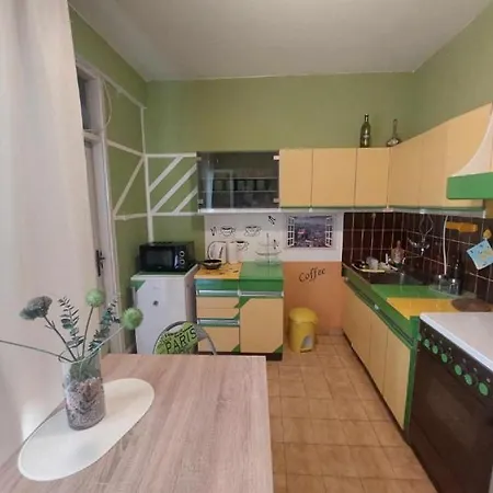 London Apartment *